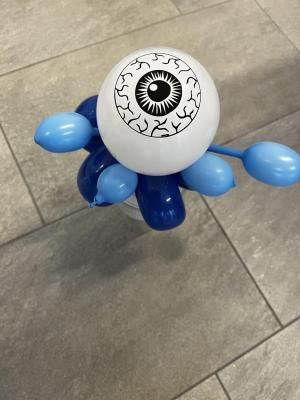 Balloon Twisting 6